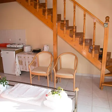 Appartement Almyros &